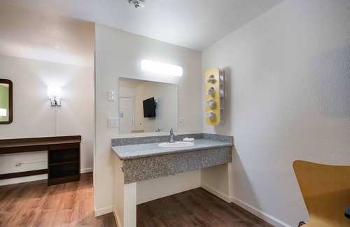 Burlington Hotel | Motel 6 Burlington, WA