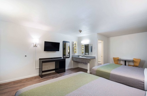 Burlington Hotel | Motel 6 Burlington, WA