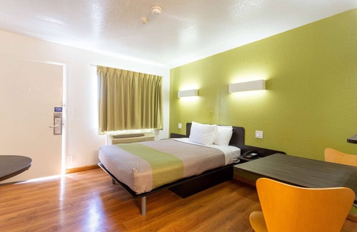 Camp Springs Hotel | Motel 6 Camp Springs, DC - South Camp Springs