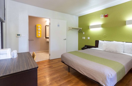 Camp Springs Hotel | Motel 6 Camp Springs, DC - South Camp Springs