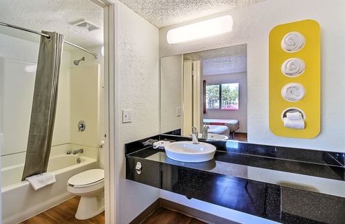 Campbell Hotel | Motel 6 Campbell, CA - San Jose