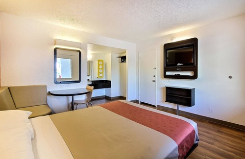 Campbell Hotel | Motel 6 Campbell, CA - San Jose