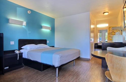 Carlsbad Hotel | Motel 6-Carlsbad, NM