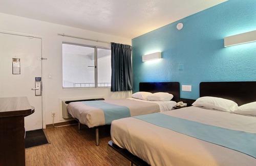 Carlsbad Hotel | Motel 6 Carlsbad, NM