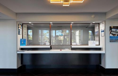 Harbor Hotel | Motel 6-Carson, CA