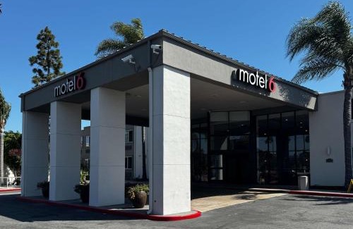 Harbor Hotel | Motel 6-Carson, CA