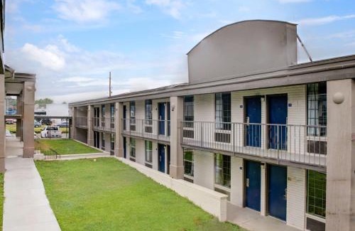 Chickasha Hotel | Motel 6 Chickasha, OK
