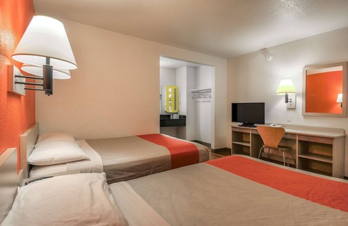 Chino Hotel | Motel 6 Chino, CA - Los Angeles Area