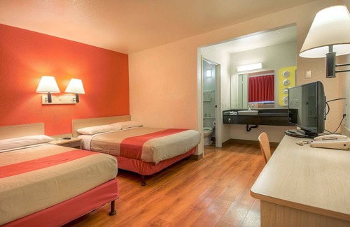 Chino Hotel | Motel 6 Chino, CA - Los Angeles Area