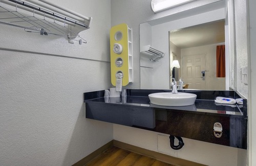 Chino Hotel | Motel 6 Chino, CA - Los Angeles Area