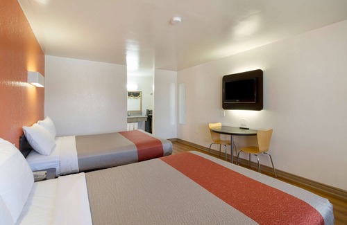 Claremont Hotel | Motel 6 Claremont, CA