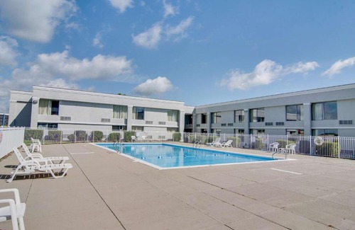 Clarion Hotel | Motel 6-Clarion, PA