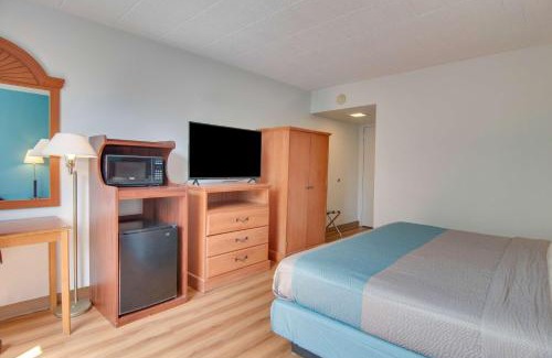 Clarion Hotel | Motel 6-Clarion, PA