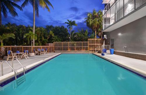 Cutler Bay Hotel | Motel 6-Cutler Bay, FL