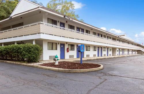 Dayton Hotel | Motel 6-Dayton, OH - Englewood