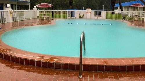Daytona Beach Hotel | Motel 6-Daytona Beach, FL - Speedway