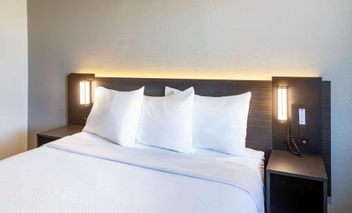 Amistad National Recreational Area Hotel | Motel 6-Del Rio, TX