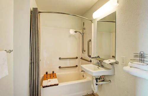 Dupont Hotel | Motel 6 Denver, CO - Airport