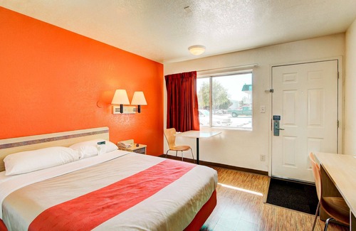 Dupont Hotel | Motel 6 Denver, CO - Airport