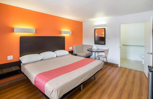 Biggs Field Hotel | Motel 6-El Paso, TX - Airport - Fort Bliss
