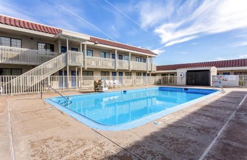 Biggs Field Hotel | Motel 6-El Paso, TX - East
