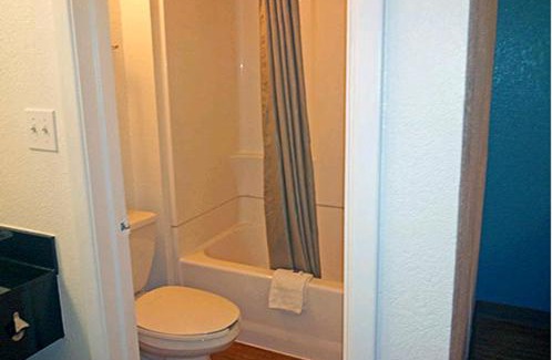 Biggs Field Hotel | Motel 6-El Paso, TX - East