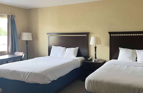 Fairmont Hotel | Motel 6 Fairmont, WV - Downtown