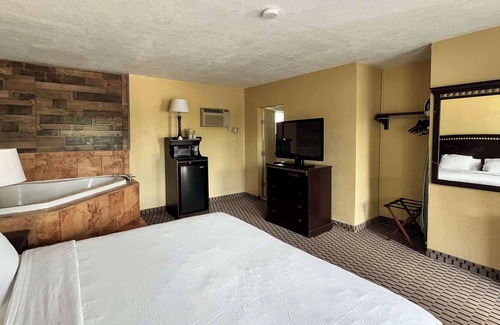 Fairmont Hotel | Motel 6 Fairmont, WV - Downtown