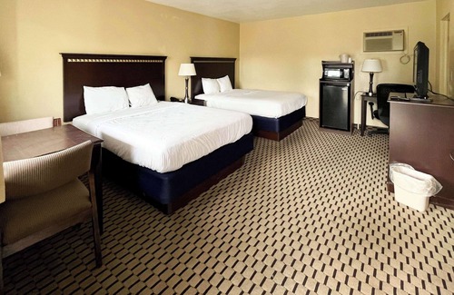 Fairmont Hotel | Motel 6 Fairmont, WV - Downtown