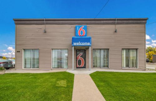 Fargo Hotel | Motel 6-Fargo, ND - West Acres - North Fargo