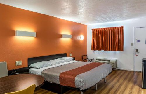 Florence Hotel | Motel 6 Florence, KY - Cincinnati Airport