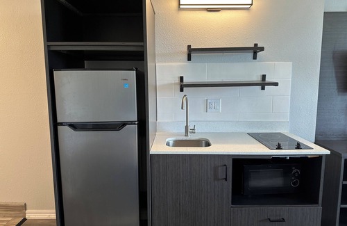 Groves Hotel | Motel 6 Groves, TX