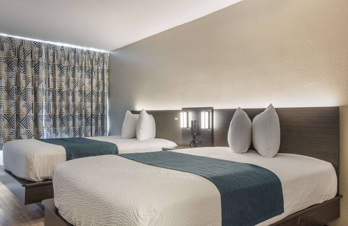 Groves Hotel | Motel 6 Groves, TX