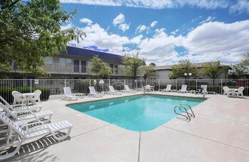Holbrook Hotel | Motel 6-Holbrook, AZ