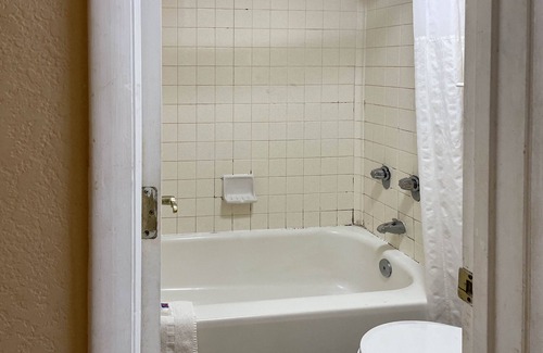 Huntsville Hotel | Motel 6 Huntsville, AL – University Dr.