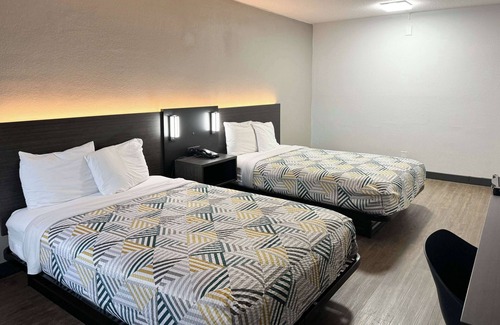 Huntsville Hotel | Motel 6 Huntsville, AL – University Dr.