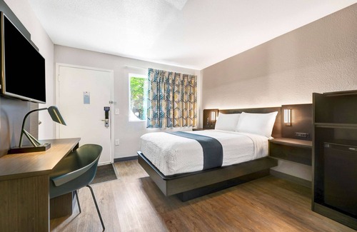 Issaquah Hotel | Motel 6 Issaquah, WA - Seattle - East