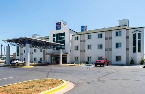 Junction City Hotel | Motel 6-Junction City, KS