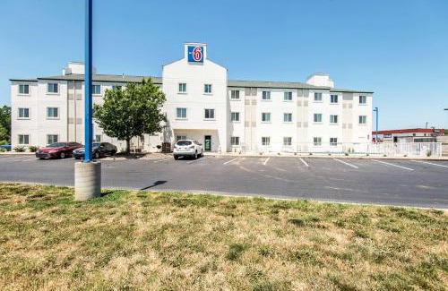 Junction City Hotel | Motel 6-Junction City, KS