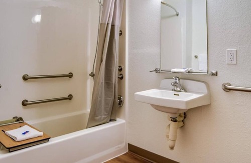 Kelso Hotel | Motel 6 Kelso - Mt. St. Helens