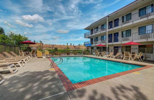 Totem Lake Hotel | Motel 6-Kirkland, WA - North Kirkland
