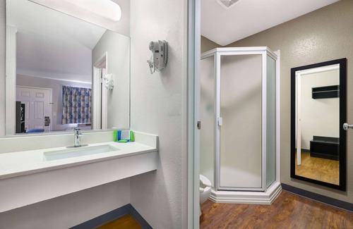 Totem Lake Hotel | Motel 6 Kirkland, WA - North Kirkland