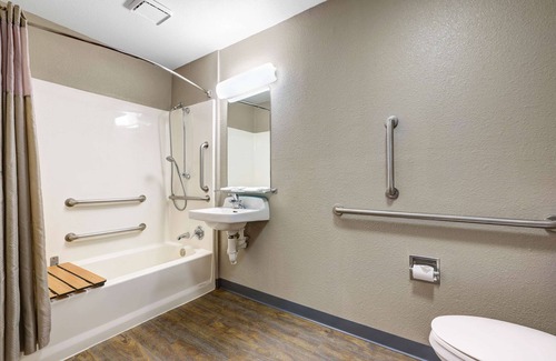 Totem Lake Hotel | Motel 6 Kirkland, WA - North Kirkland