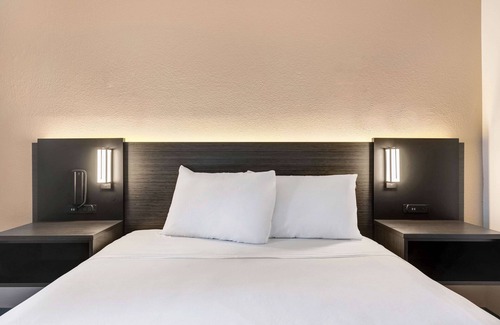Totem Lake Hotel | Motel 6 Kirkland, WA - North Kirkland