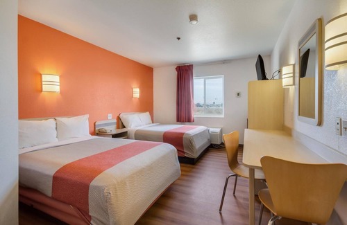 Lemoore Hotel | Motel 6 Lemoore, CA