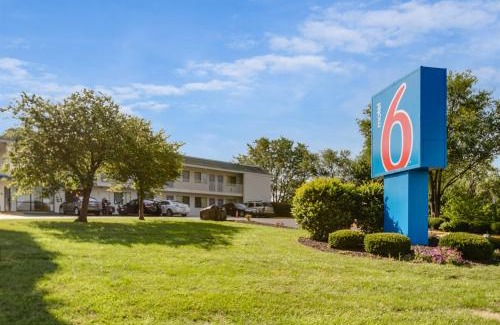 Lenexa Hotel | Motel 6-Lenexa, KS - Kansas City Southwest