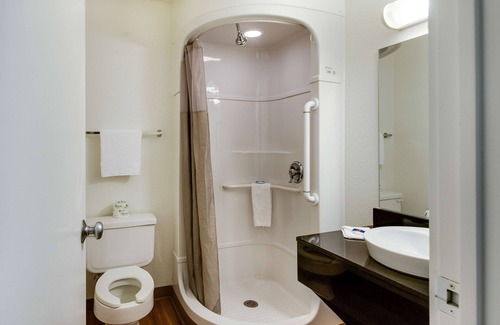 Lenexa Hotel | Motel 6 Lenexa, KS - Kansas City Southwest