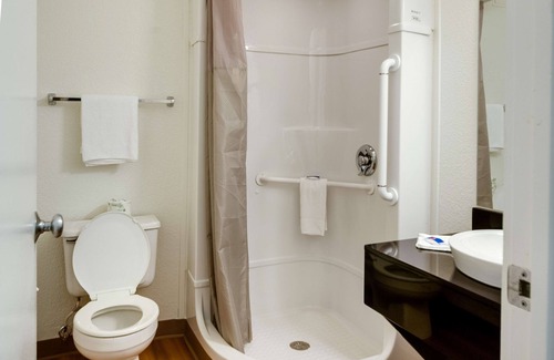 Lenexa Hotel | Motel 6 Lenexa, KS - Kansas City Southwest