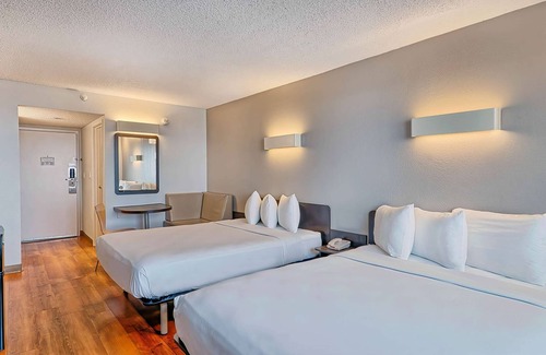 Inglewood Hotel | Motel 6 Los Angeles, CA - Los Angeles - LAX