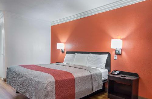 Marshall Hotel | Motel 6-Marshall, TX